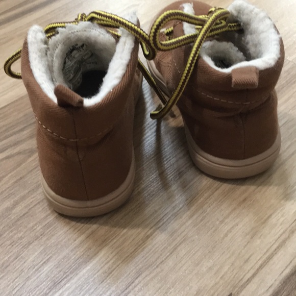 Brown Carter’s boots size 5 - Picture 4 of 5